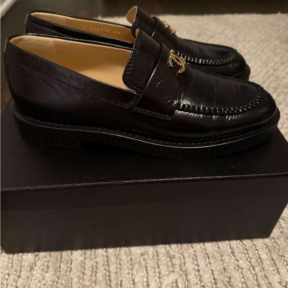 Chanel cruise 2024/2025 Shiny Crumpled Calfskin Black Moccasins - Picture 7 of 16